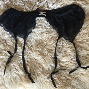 NWOT Dreamgirl Black Lace Garter Belt